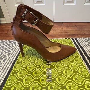 Gianni Bini camel colored heels